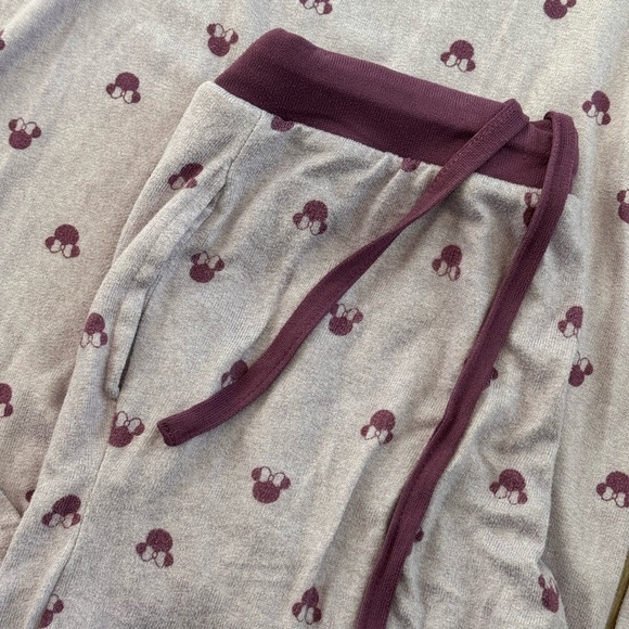 Disney purple so soft, cozy Minnie Mouse pajamas (S/M) - Picture 6 of 11